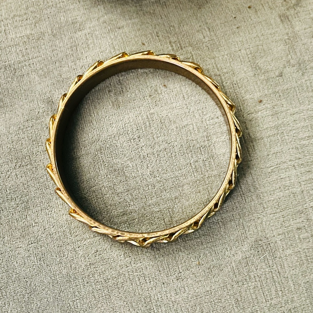 Gold Chain-Linked Style Bangle - Picture 2 of 6